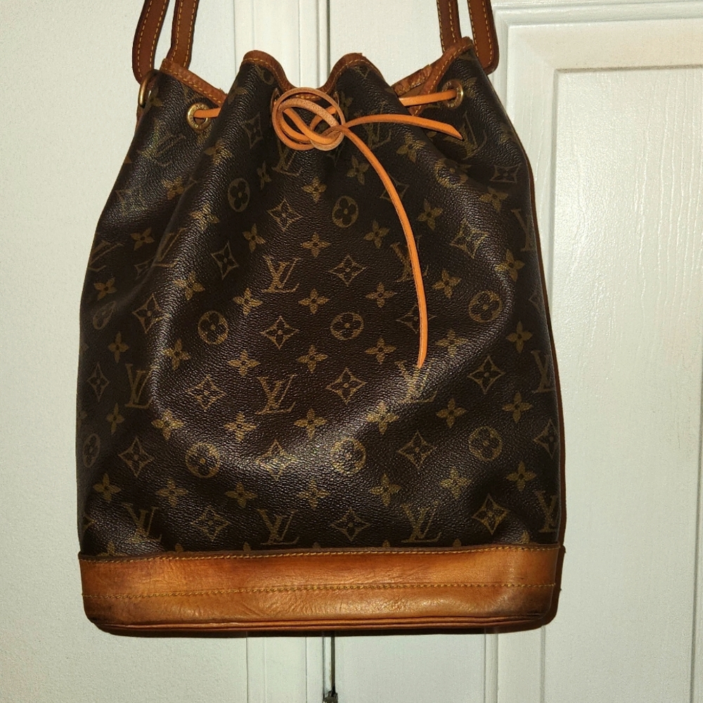 Louis Vuitton  bucket bag